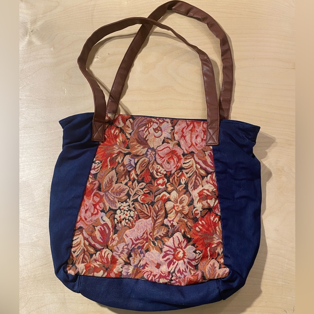 Gold Coast Floral Tapestry Tote Bag (NX)